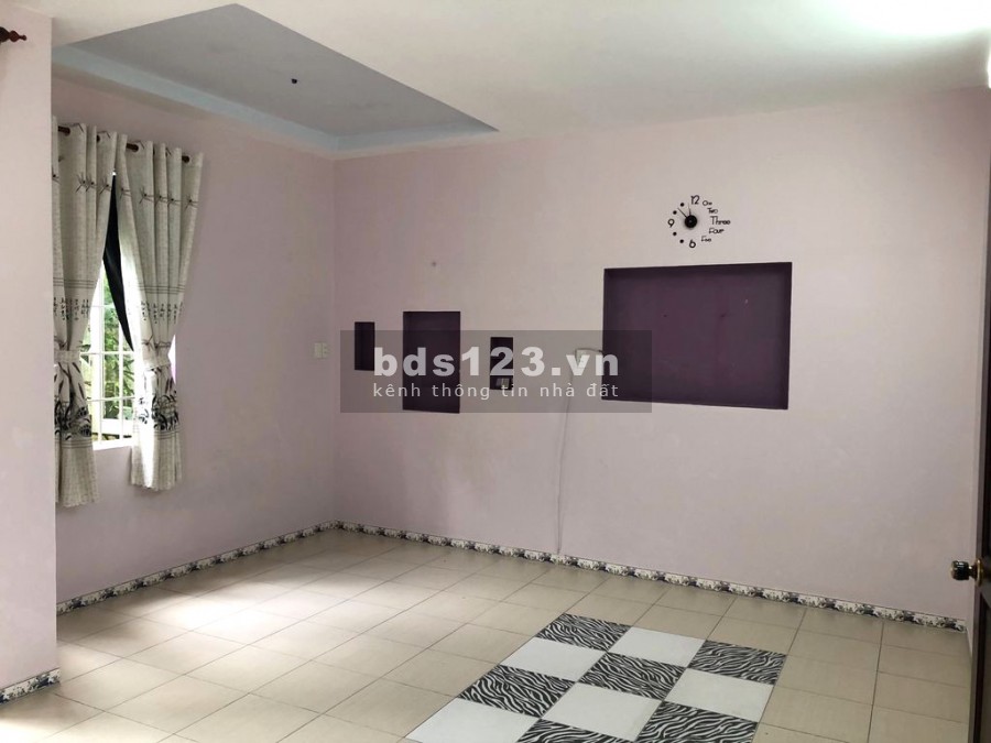 Nhà nhỏ xinh xinh 1 trệt 3 lầu, 3 phòng có ban công 4wc, full nội thất như hình.