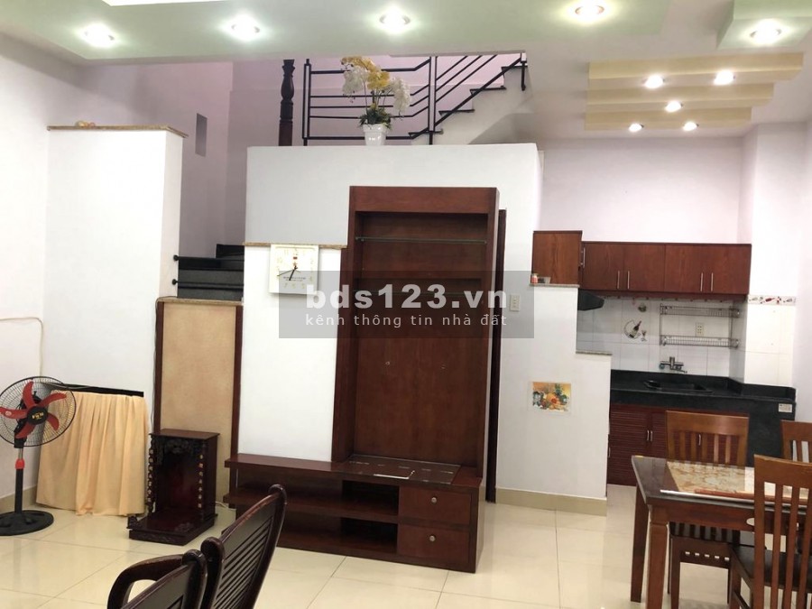 Nhà nhỏ xinh xinh 1 trệt 3 lầu, 3 phòng có ban công 4wc, full nội thất như hình.