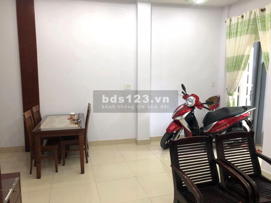 Nhà nhỏ xinh xinh 1 trệt 3 lầu, 3 phòng có ban công 4wc, full nội thất như hình.