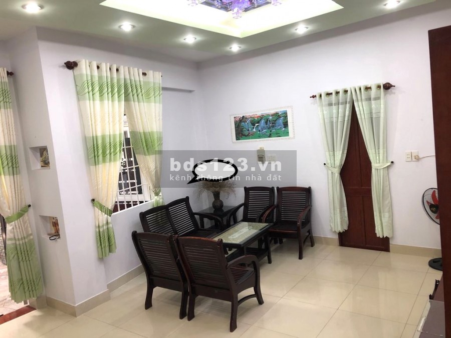 Nhà nhỏ xinh xinh 1 trệt 3 lầu, 3 phòng có ban công 4wc, full nội thất như hình.
