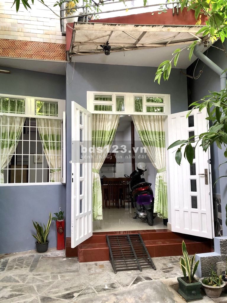 Nhà nhỏ xinh xinh 1 trệt 3 lầu, 3 phòng có ban công 4wc, full nội thất như hình.
