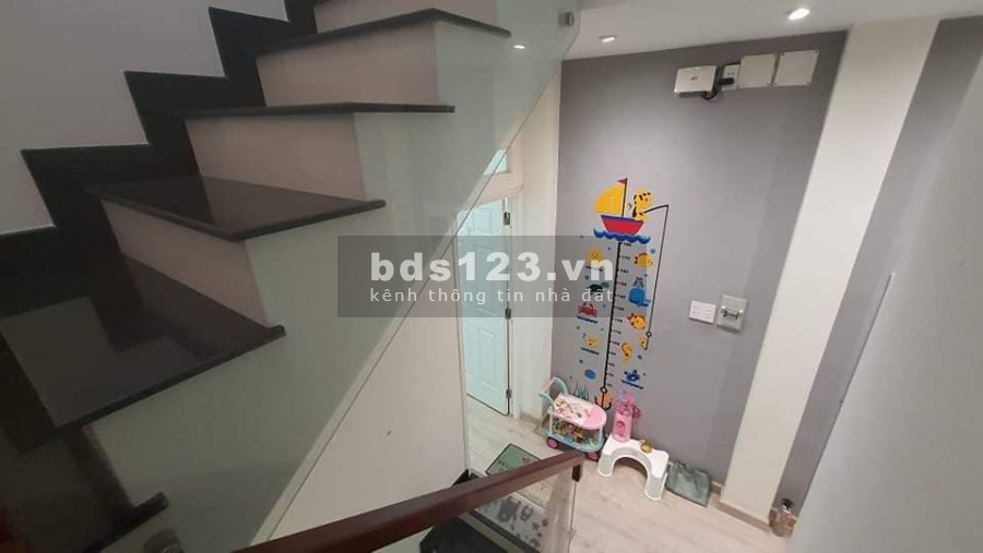 Nhà Đẹp Hẻm Sang, 4 Tầng Đúc Sát Chợ Vải Tân Bình, DT: 3.5x13m, giá chỉ 5.9 Tỷ