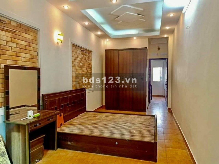 Cần bán gấp nhà Hoàng Quốc Việt, Ô tô nhà mới đẹp long lanh, 5 tầng, nhỉnh 3 tỷ