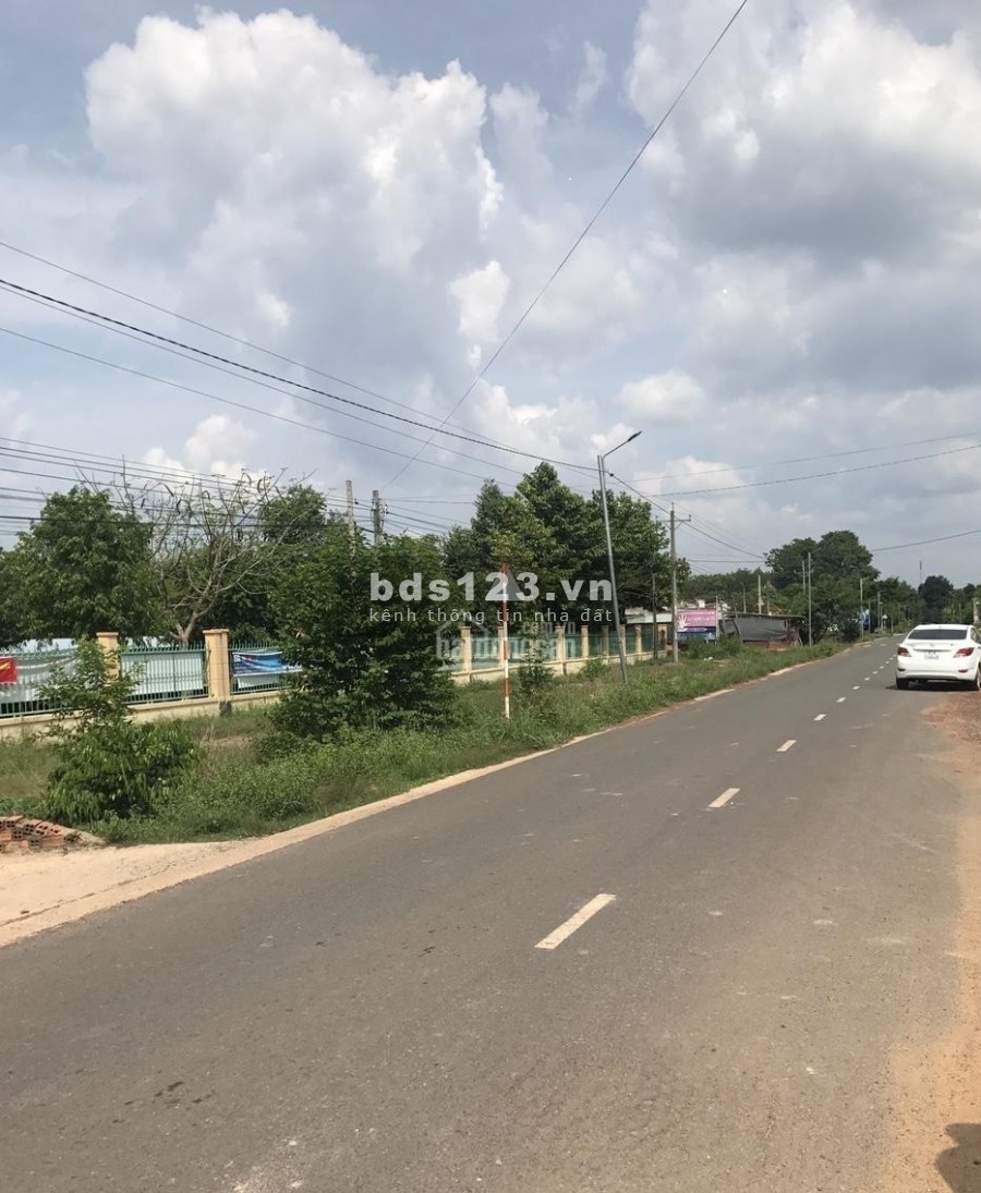 Bán nhanh lô đất 1069m2 mặt tiền đường nhựa gần kcn lớn giá 350 triệu sổ hồng riêng