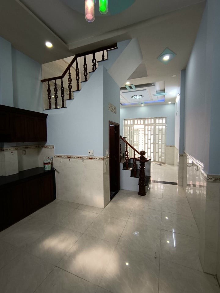 Nhà hẻm xe hơi bán giá 3.5 tỷ, dt 42m2, đường Lê Văn Quới, vuông vúc, khu phân lô