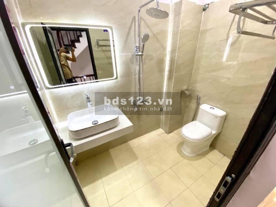 Cần bán nhà riêng 37m2 phố Xa la ,Kiến Hưng .Kinh doanh sầm uất.Ô tô đỗ.3tỷ2