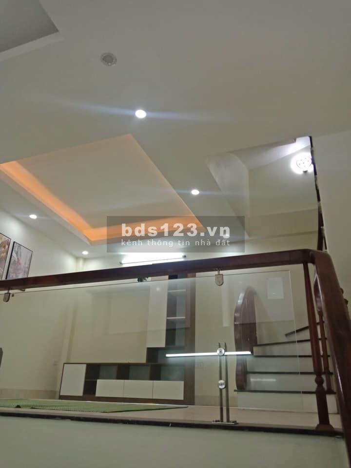 Cần bán nhà riêng 37m2 phố Xa la ,Kiến Hưng .Kinh doanh sầm uất.Ô tô đỗ.3tỷ2