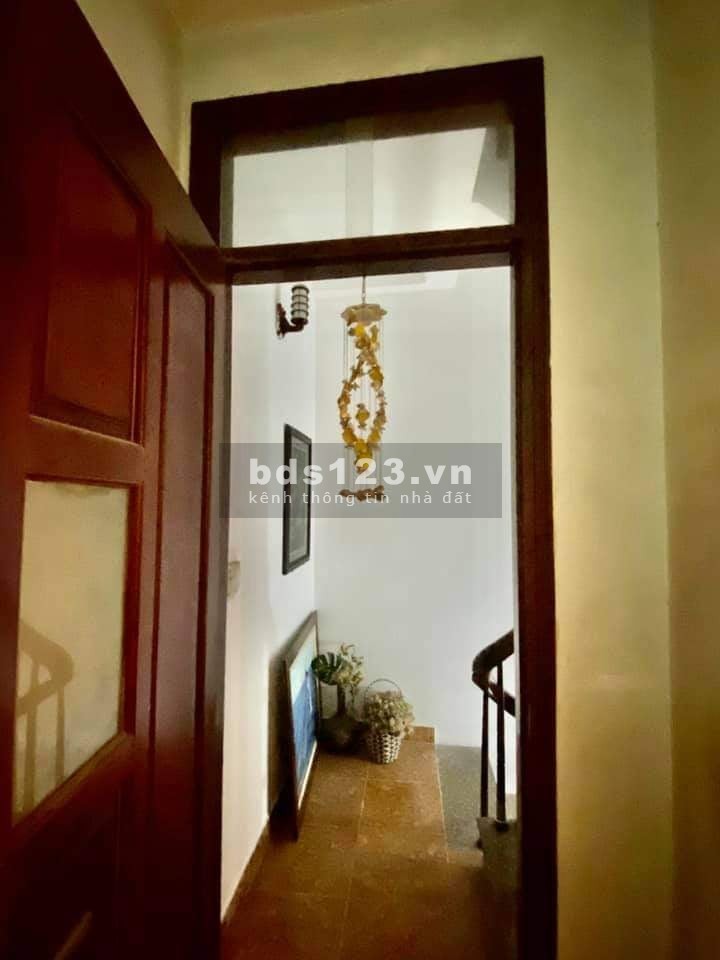 Bán nhà Trần Duy Hưng 26m2 giá 2.75 tỷ, giao thông thuận tiện, an sinh tốt.