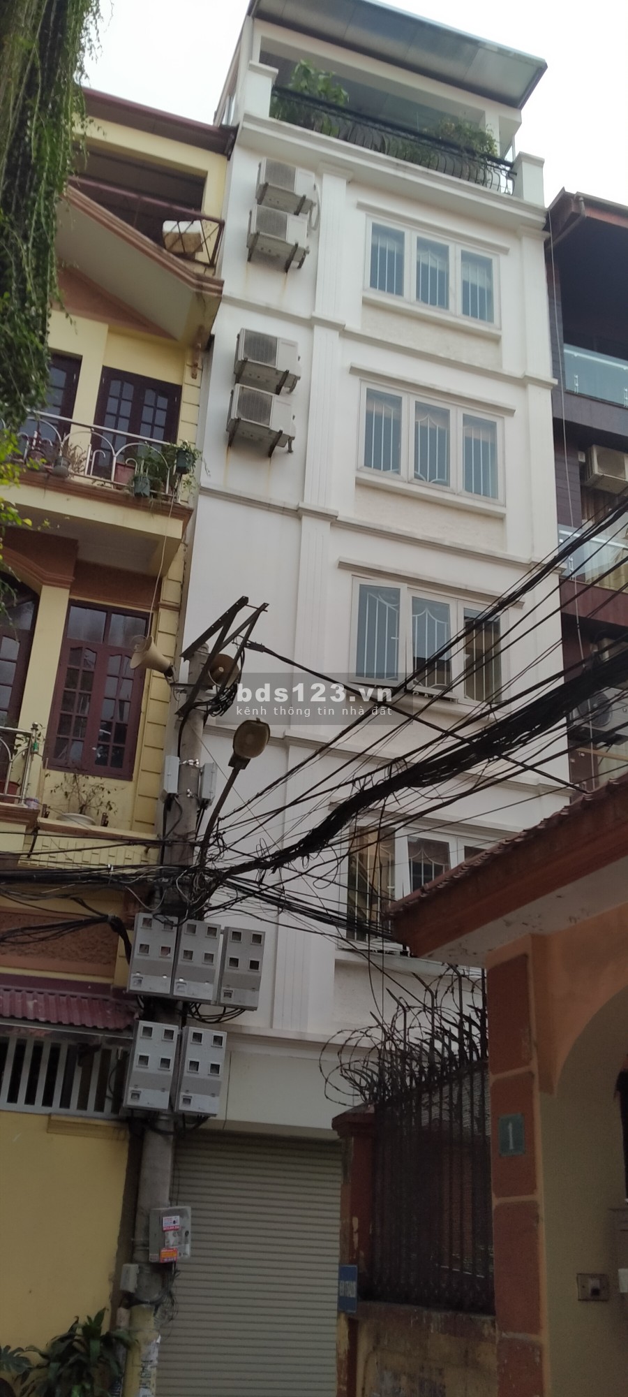 Bán nhà khu Nghĩa Đô Võ Chí Công xây 5tx50m2 còn mới. Xe con vào cửa- dân trí cao