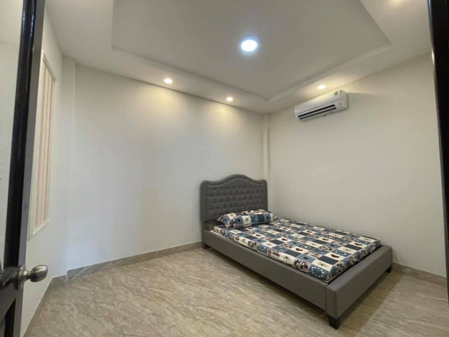 BÁN GẤP nhà đường Nguyễn Sơn Quận Tân Phú, 3 tầng, 4PN, 82m2, Gía hơn 5 tỷ