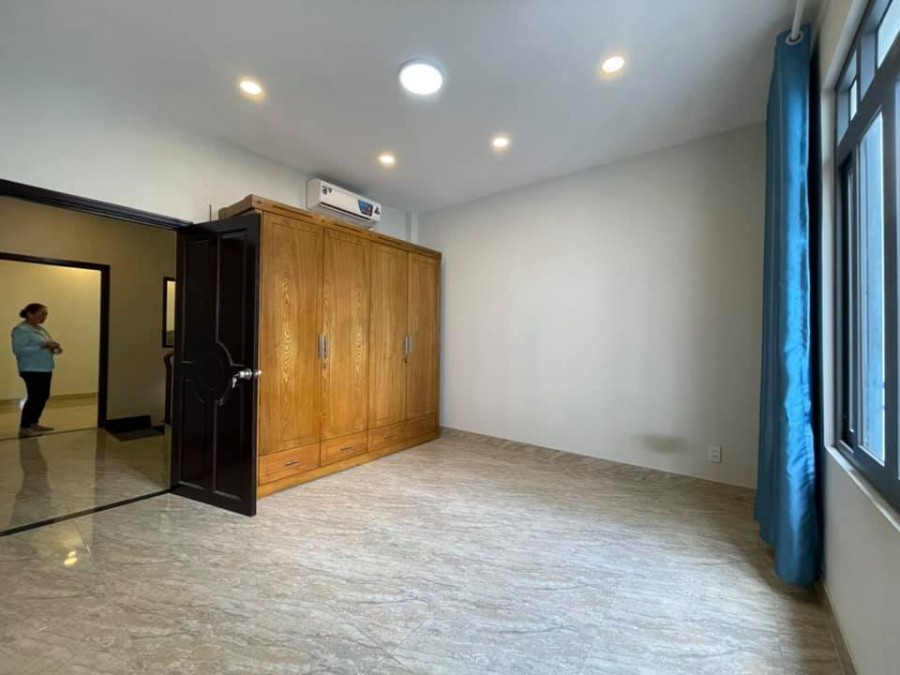 BÁN GẤP nhà đường Nguyễn Sơn Quận Tân Phú, 3 tầng, 4PN, 82m2, Gía hơn 5 tỷ
