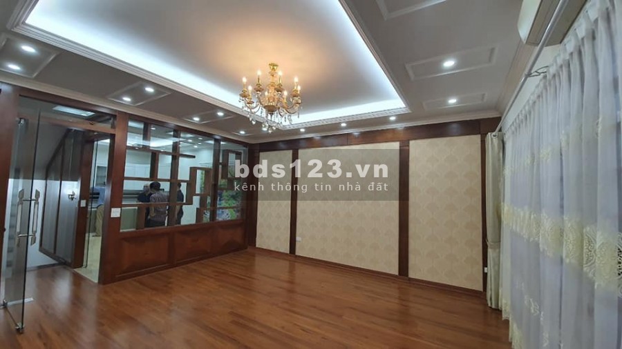 Trung Kính kinh doanh, văn phòng ô tô tránh dt 60m2 x 6 tầng, MT 5,5m.