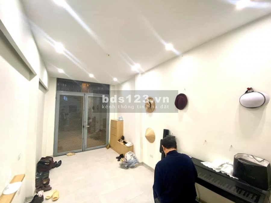 Bán nhà Tây Hồ Lạc Long Quân Trích Sài giá bán 3.4 tỷ, 4 tầng đúc