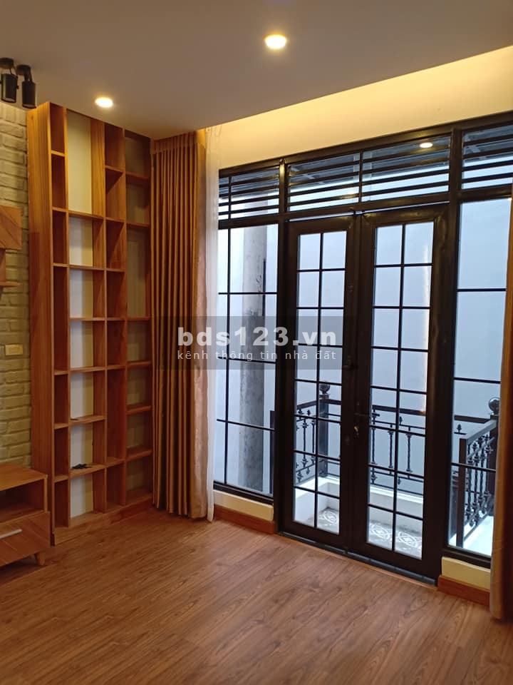 Bán nhà 2 mặt thoáng, nở hậu, ngõ thông, 100m bãi gửi ô tô, bao đẹp, 5 tầng