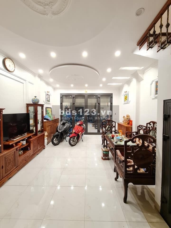 Bán nhà phố Thành Công Ba Đình tặng nội thất, nở hậu, nhỉnh 6 tỷ