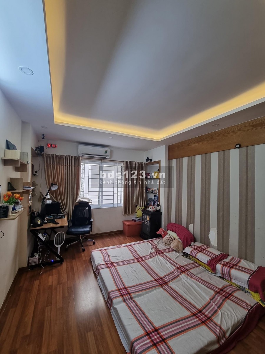 Nhà Hoàng Mai, dân xây, sổ vuông đẹp, hai thoáng, 20m ra đường ô tô DT 60m2 nhỉnh 4 tỷ