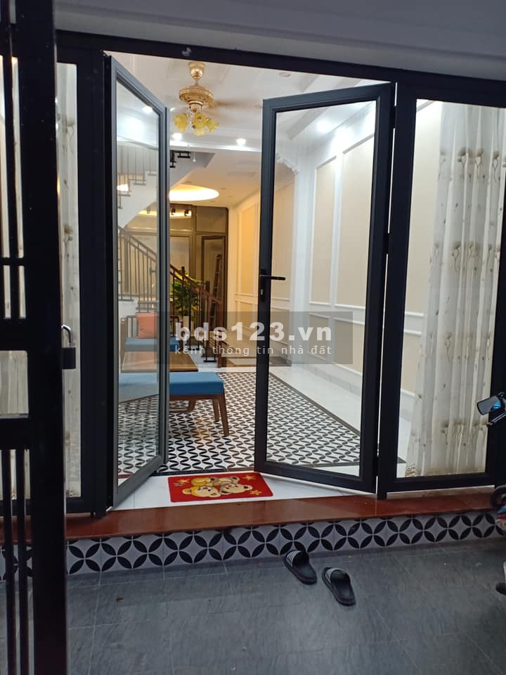 Bán nhà 2 mặt thoáng, nở hậu, ngõ thông, 100m bãi gửi ô tô, bao đẹp, 5 tầng
