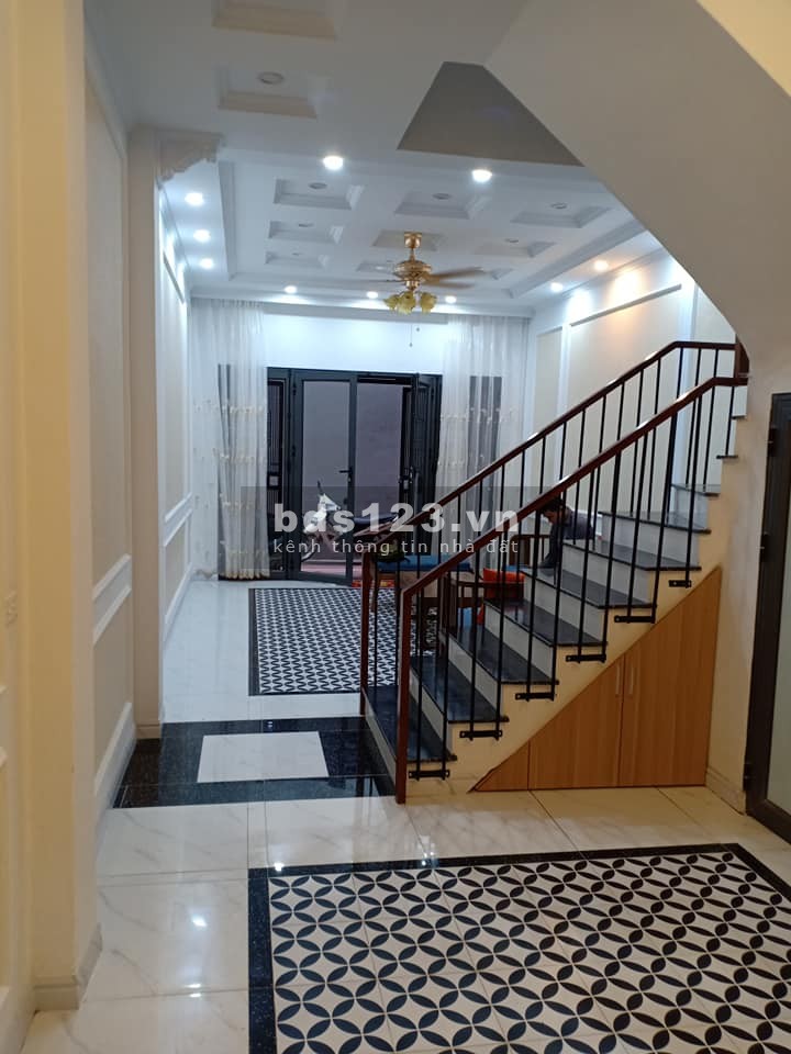 Bán nhà 2 mặt thoáng, nở hậu, ngõ thông, 100m bãi gửi ô tô, bao đẹp, 5 tầng