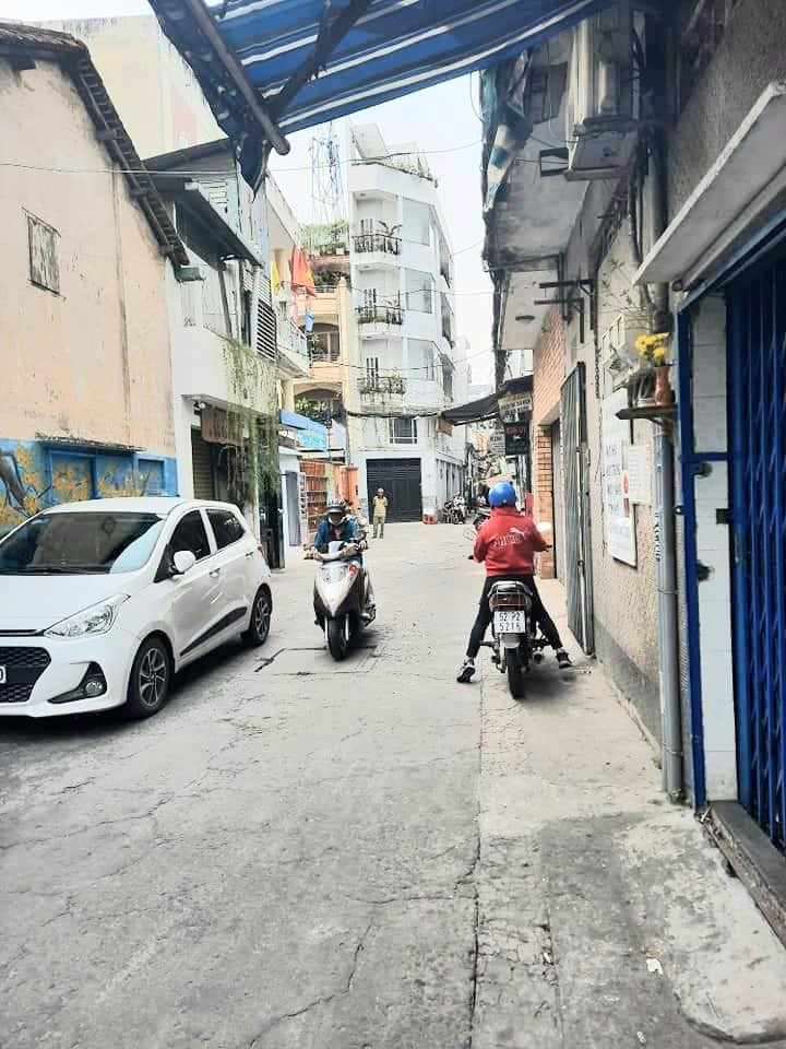 Bán nhà HXH Tôn Thất Thuyết, nhà cũ tiện xây mới, ngang 5m có…