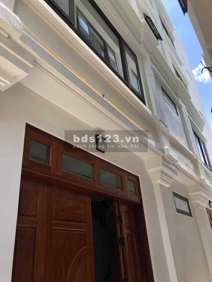 Chỉ 2.85 tỷ Nhà mới 5 tầng Ngay ngã tư cầu Chui, cách phố vài nhà
