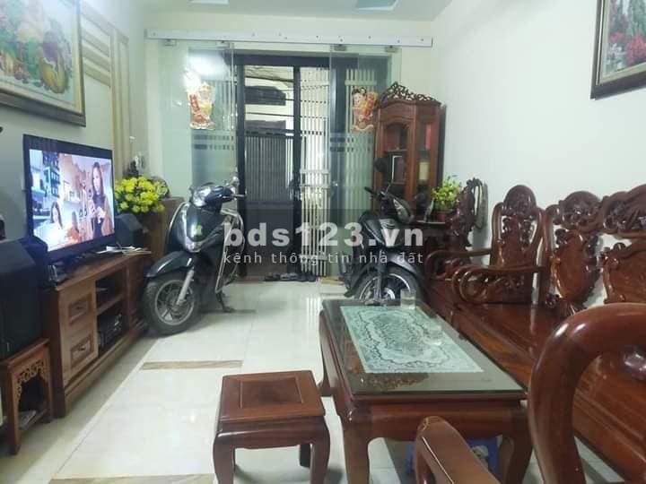 Bán nhà Nam Dư diện tích 32m2 x 5 tầng, giá 2.7 tỷ, thương lượng mạnh
