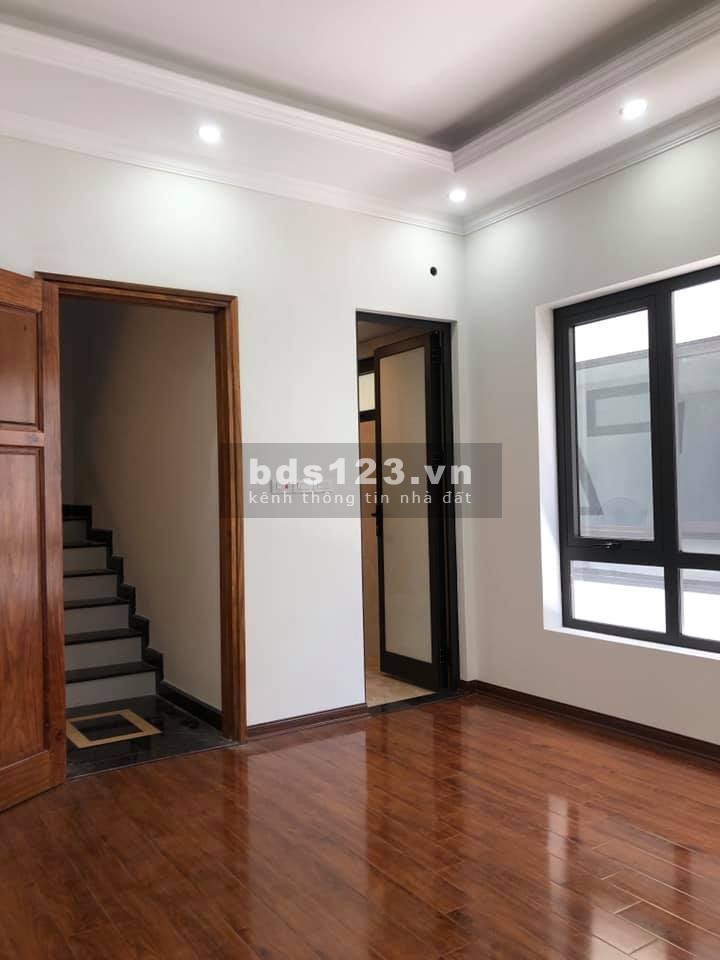 Chỉ 2.85 tỷ Nhà mới 5 tầng Ngay ngã tư cầu Chui, cách phố vài nhà