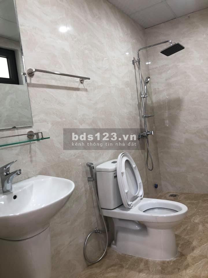 Chỉ 2.85 tỷ Nhà mới 5 tầng Ngay ngã tư cầu Chui, cách phố vài nhà