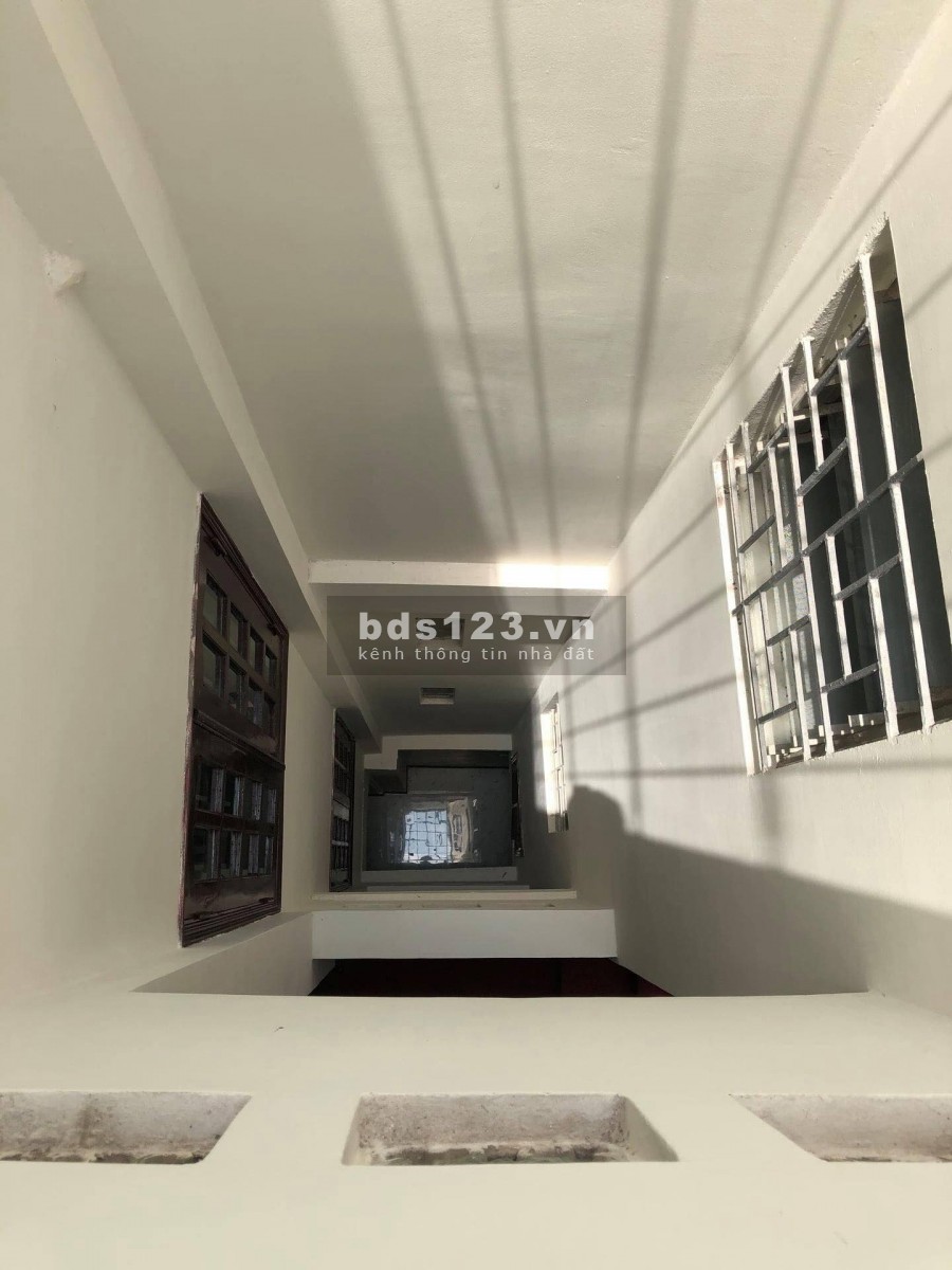 Bán gấp nguyên căn nhà Cẩm Văn La Thành diện tích 42m2, 4 tầng giá 3.8 tỷ