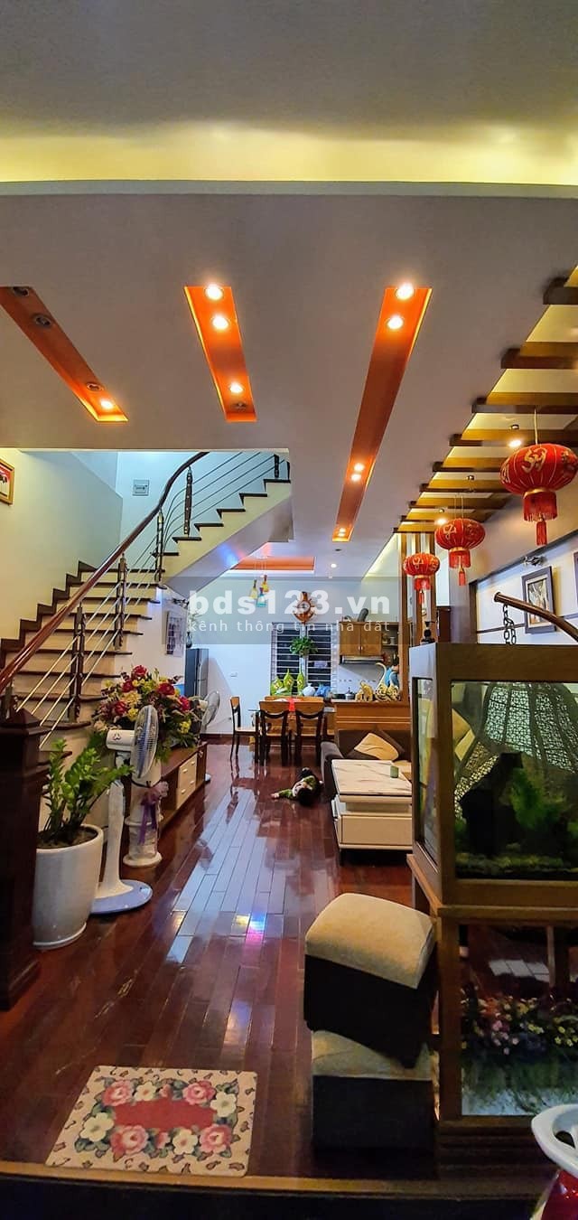 Bán nhà Nguyễn Văn Linh- Long Biên, ô tô đỗ cửa, 50m2-5m mặt tiền, giá 4.8 tỷ
