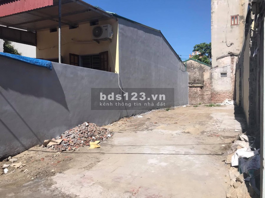 Bán 2 lô đất phố Nguyễn Hữu Cầu, TP HD, diện tích 90m2, mt 4.5m, đường ô tô, giá cực ok