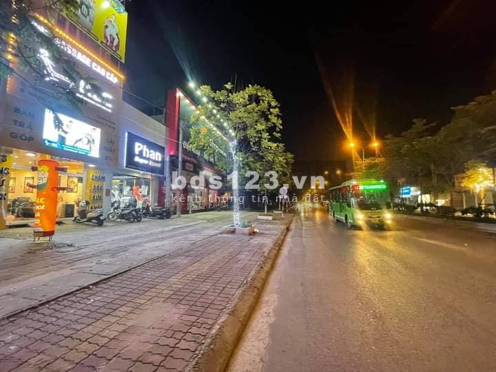 Bán nhà mặt phố Hoài Đức giá không đổi thủ, tương lai lên Quận cơ hội đầu tư có 102