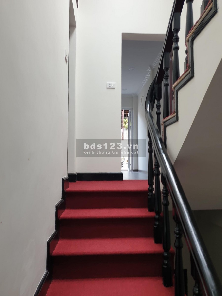 Bán gấp nguyên căn nhà Cẩm Văn La Thành diện tích 42m2, 4 tầng giá 3.8 tỷ