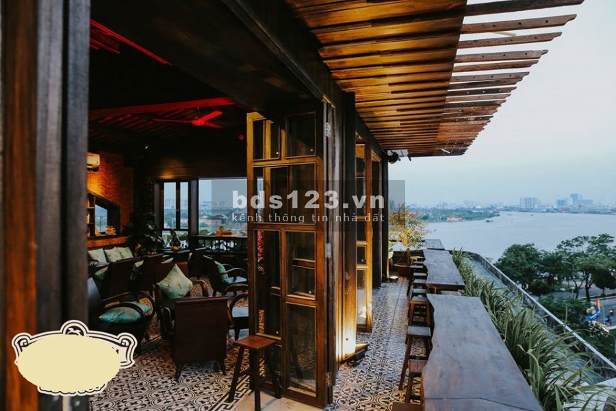 Bán nhà Mặt Phố V.I.P HOÀNG CẦU, Đống Đa, DT 240m2, MT 8.2m, Vỉa hè rộng, Chỉ 280Tr/m2