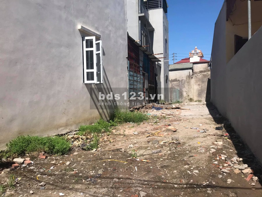 Bán 2 lô đất phố Nguyễn Hữu Cầu, TP HD, diện tích 90m2, mt 4.5m, đường ô tô, giá cực ok