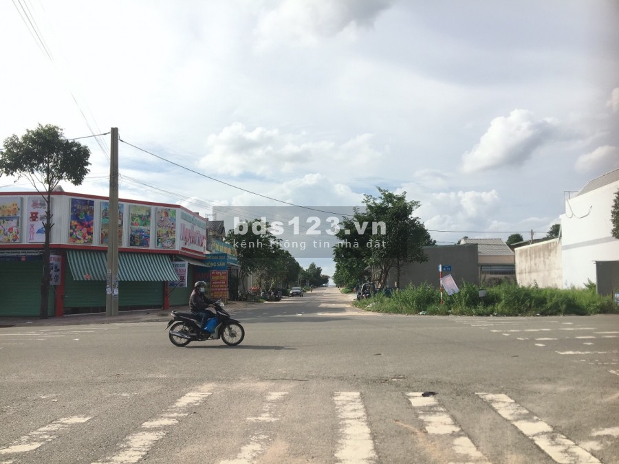 Tình Hình Gia Đình Khó Khăn, tôi cần bán gấp lô đất 300m2(10x30),100% thổ cư, SHR, Giá 1TỶ4