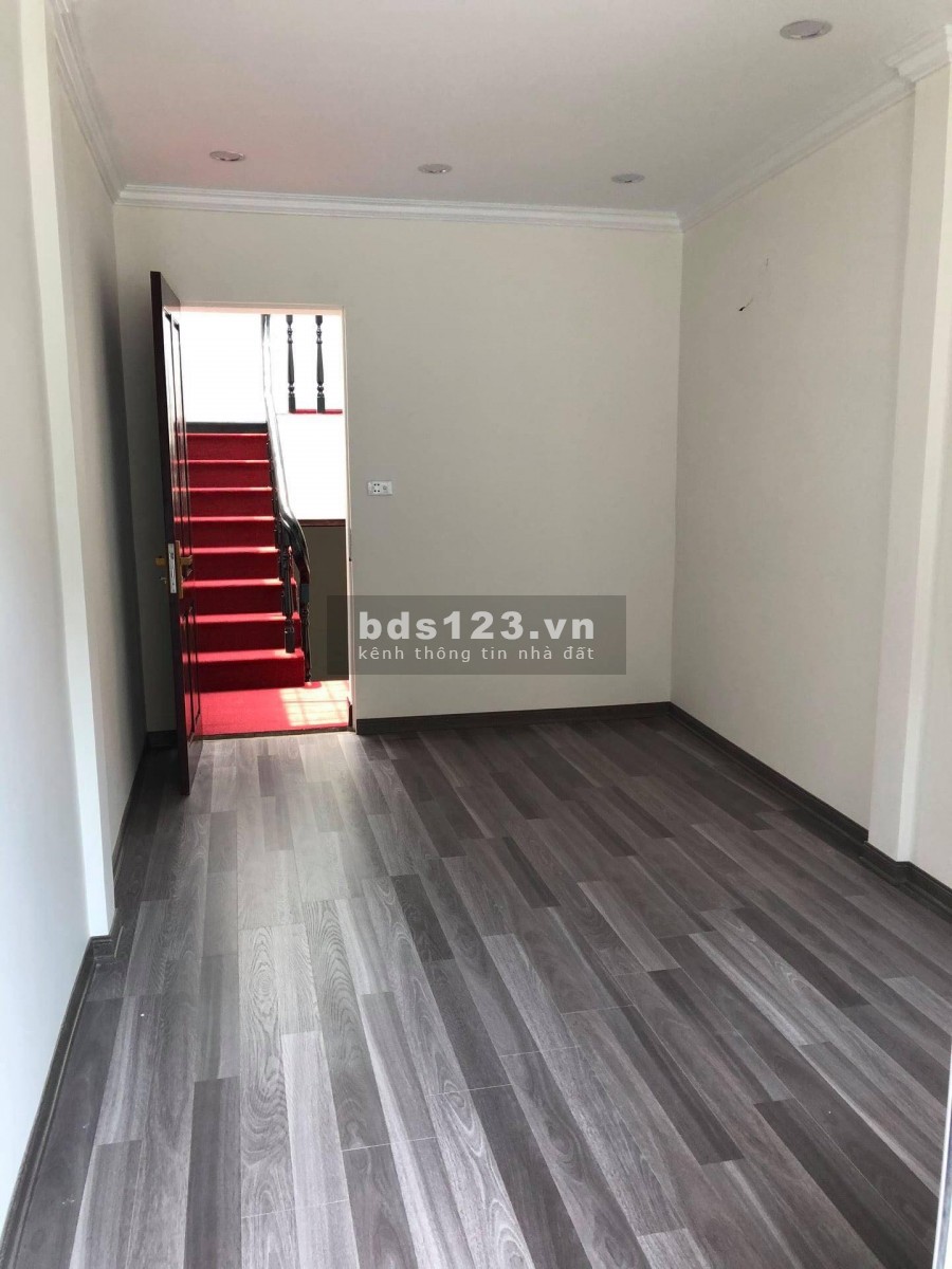 Bán gấp nguyên căn nhà Cẩm Văn La Thành diện tích 42m2, 4 tầng giá 3.8 tỷ