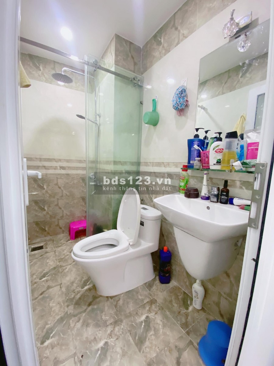 Nhà mặt phố Phú Nhuận, hẻm xe hơi, dt 4.5mx9m, 5 tầng bê tông cốt thép, giá 9.5 tỷ