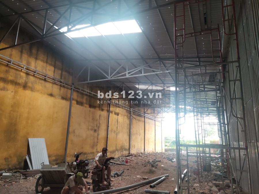 Kho 500m2 mặt tiền Lã Xuân Oai, kho mới cao-thoáng, có 3 pha