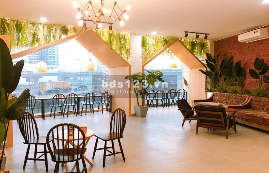 Bán nhà Mặt Phố V.I.P HOÀNG CẦU, Đống Đa, DT 240m2, MT 8.2m, Vỉa hè rộng, Chỉ 280Tr/m2