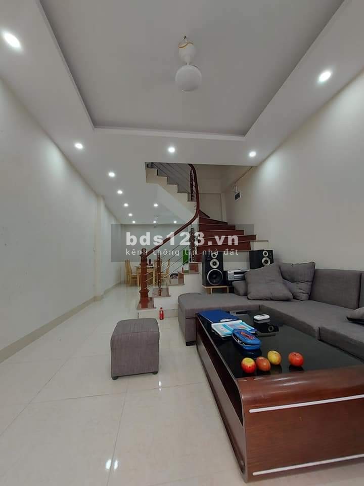Nhà đẹp Gia Thượng, Ngọc Thuỵ ôtô đỗ cửa diện tích 40m2 giá 2.6