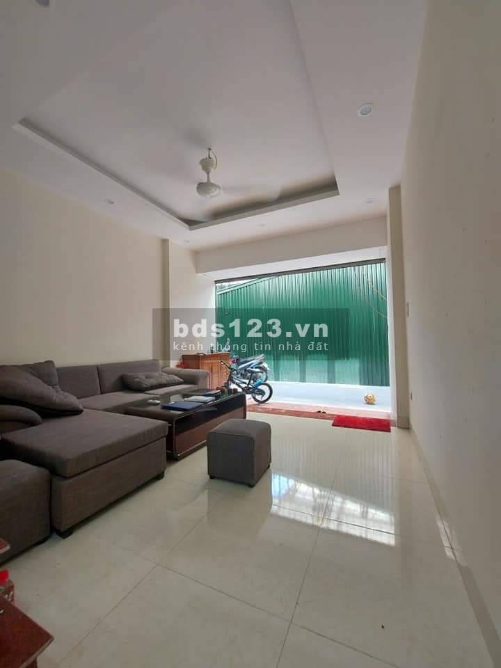Nhà đẹp Gia Thượng, Ngọc Thuỵ ôtô đỗ cửa diện tích 40m2 giá 2.6