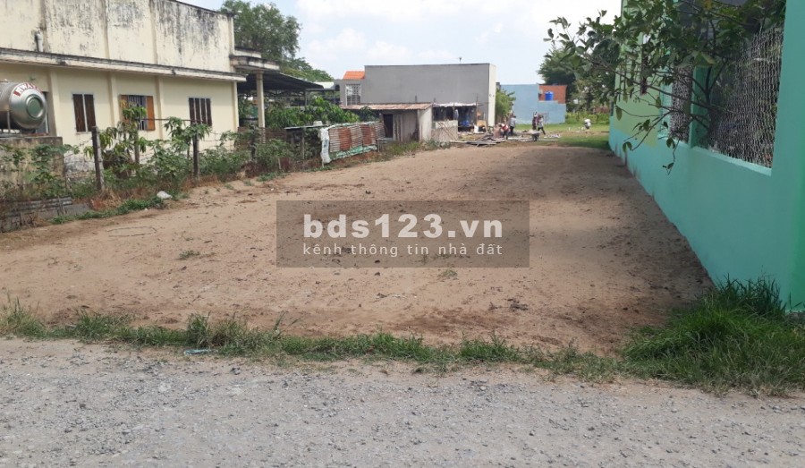 Bán nhanh lô đất 1069m2 mặt tiền đường nhựa gần kcn lớn giá 350 triệu sổ hồng riêng