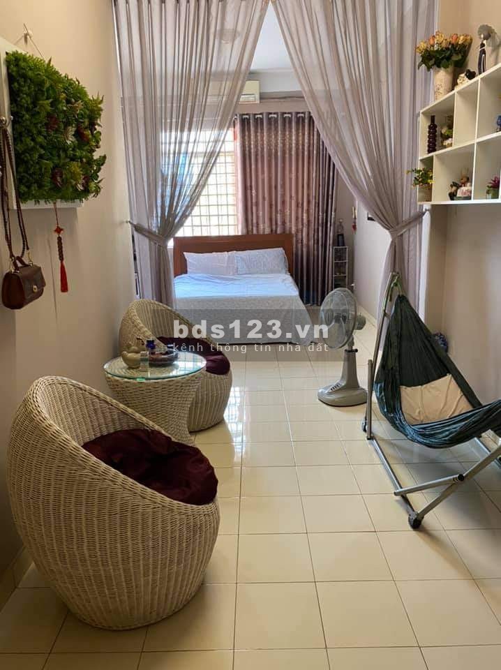 Nhà 3 tầng kiên cố, đường trước nhà 9m. Cộng Hòa, giá bán 3,9 tỷ