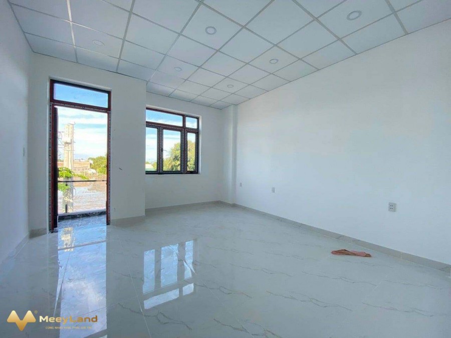 Bán nhà nguyên căn đúc kiên cố Quận Bình Tân, dt 80m2, 3 tầng, giá 5.9 tỷ, lh: 0917173744 Nghĩa