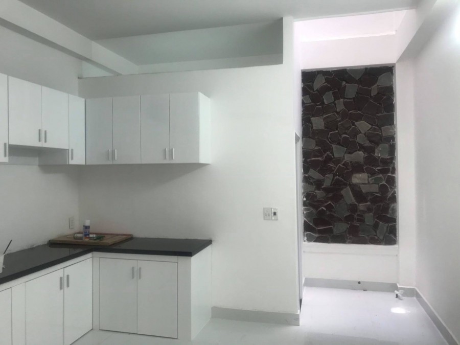 Hẻm nhựa to như đường chính xe hơi 2 chiều – view sông rất mát mẻ.