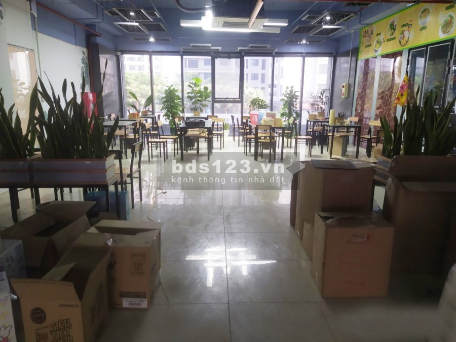 Cho thuê mặt bằng kinh doanh DT 150m2 tại tòa S2 Goldmark City 136 Hồ Tùng Mậu. LH: 077.23.66666