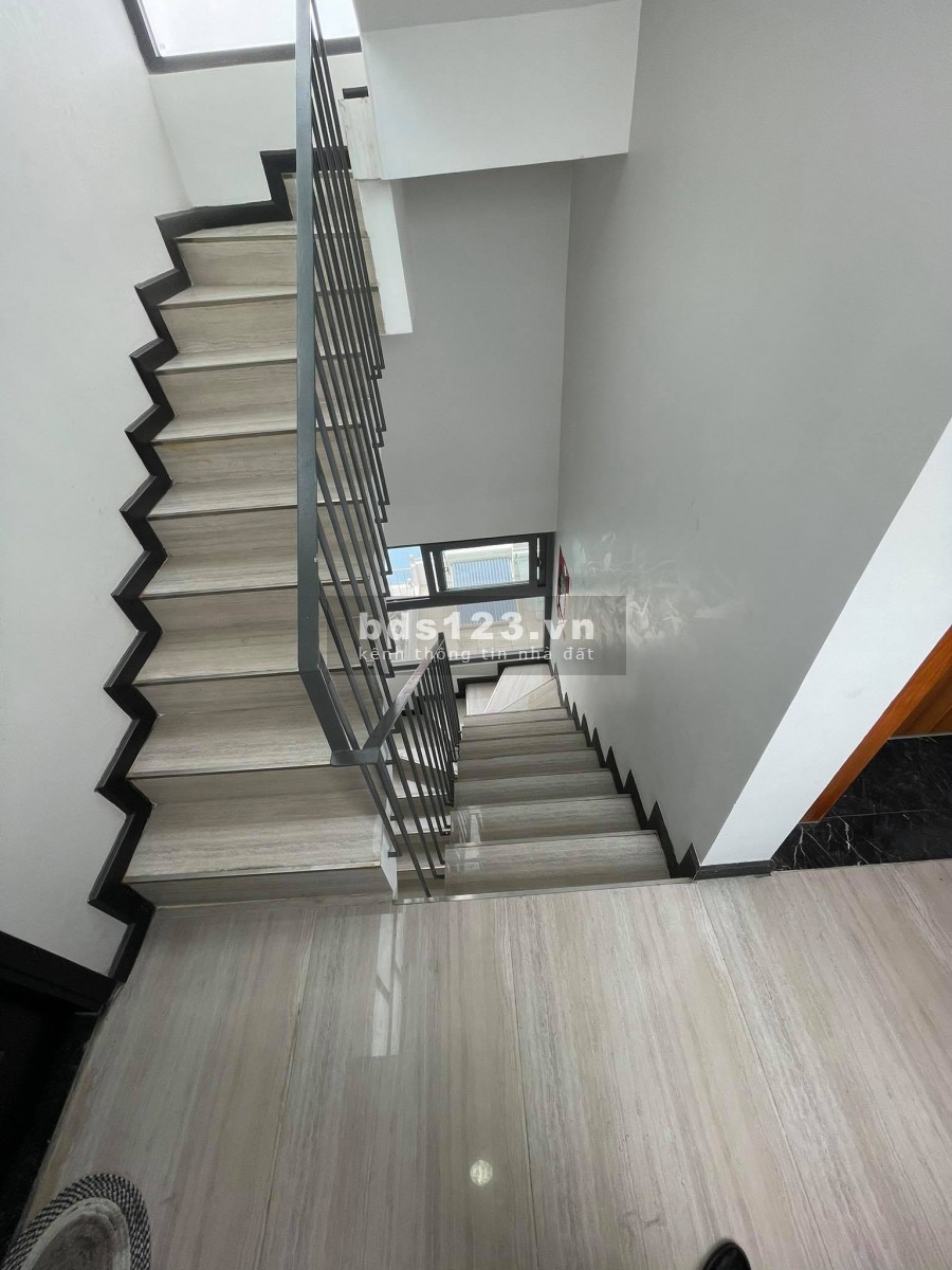 Toà nhà 7 tầng, hầm 2 mặt tiền đường, phường Bình Thuận, Quận 7, giá bán 16 tỷ