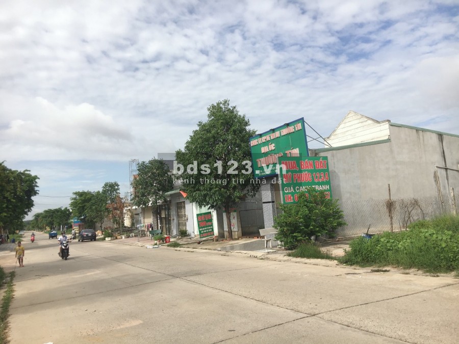 Tình Hình Gia Đình Khó Khăn, tôi cần bán gấp lô đất 300m2(10x30),100% thổ cư, SHR, Giá 1TỶ4