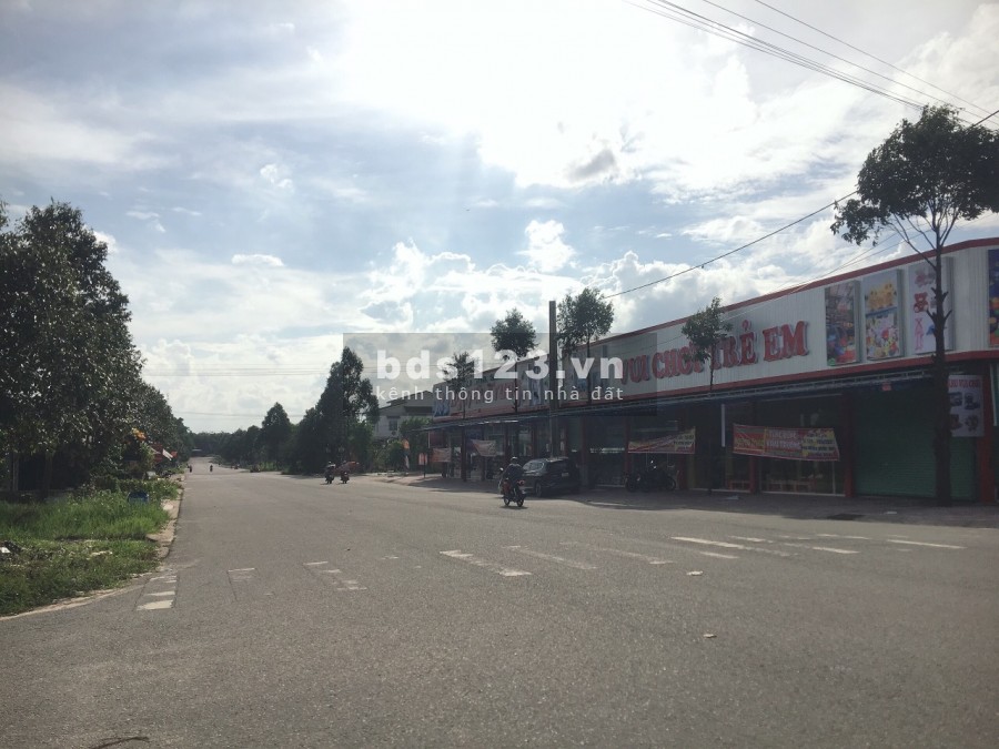 Tình Hình Gia Đình Khó Khăn, tôi cần bán gấp lô đất 300m2(10x30),100% thổ cư, SHR, Giá 1TỶ4