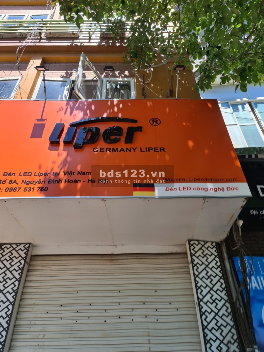 Cho thuê nhà mặt Phố Nguyễn Đình Hoàn- Cầu Giấy: DT 40m2x 5 tầng, giá 18tr, ô tô đỗ cửa